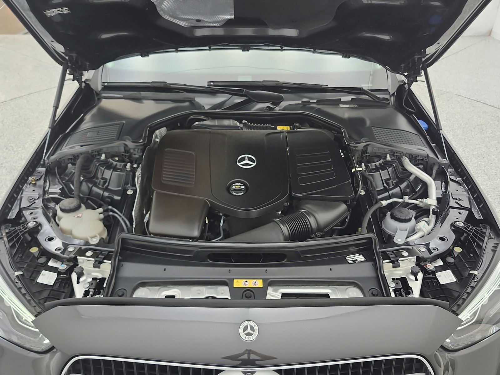 Used 2023 Graphite Grey Metallic Mercedes-Benz C 300 Sedan image 15