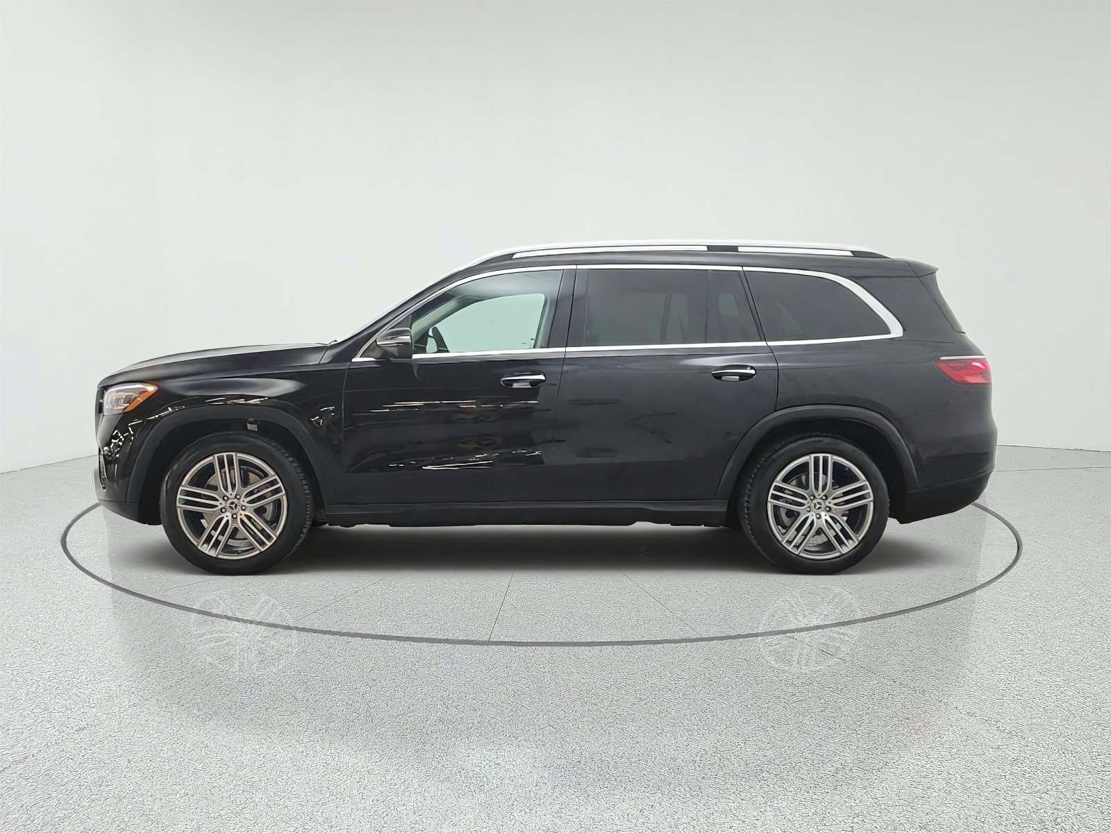 Certified Used 2026 Obsidian Black Metallic Mercedes-Benz GLS 450 4MATIC® SUV image 8