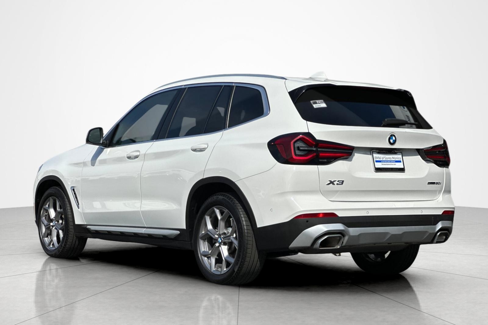 Used 2023 Alpine White BMW sDrive30i image 3