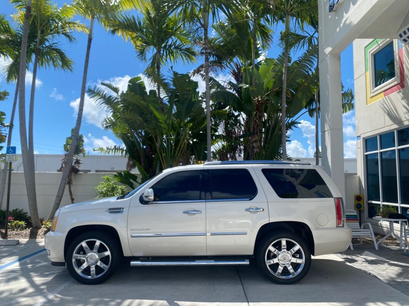 2013 Cadillac Escalade Luxury 1 OWNER LOW MILES 70,251 in ,