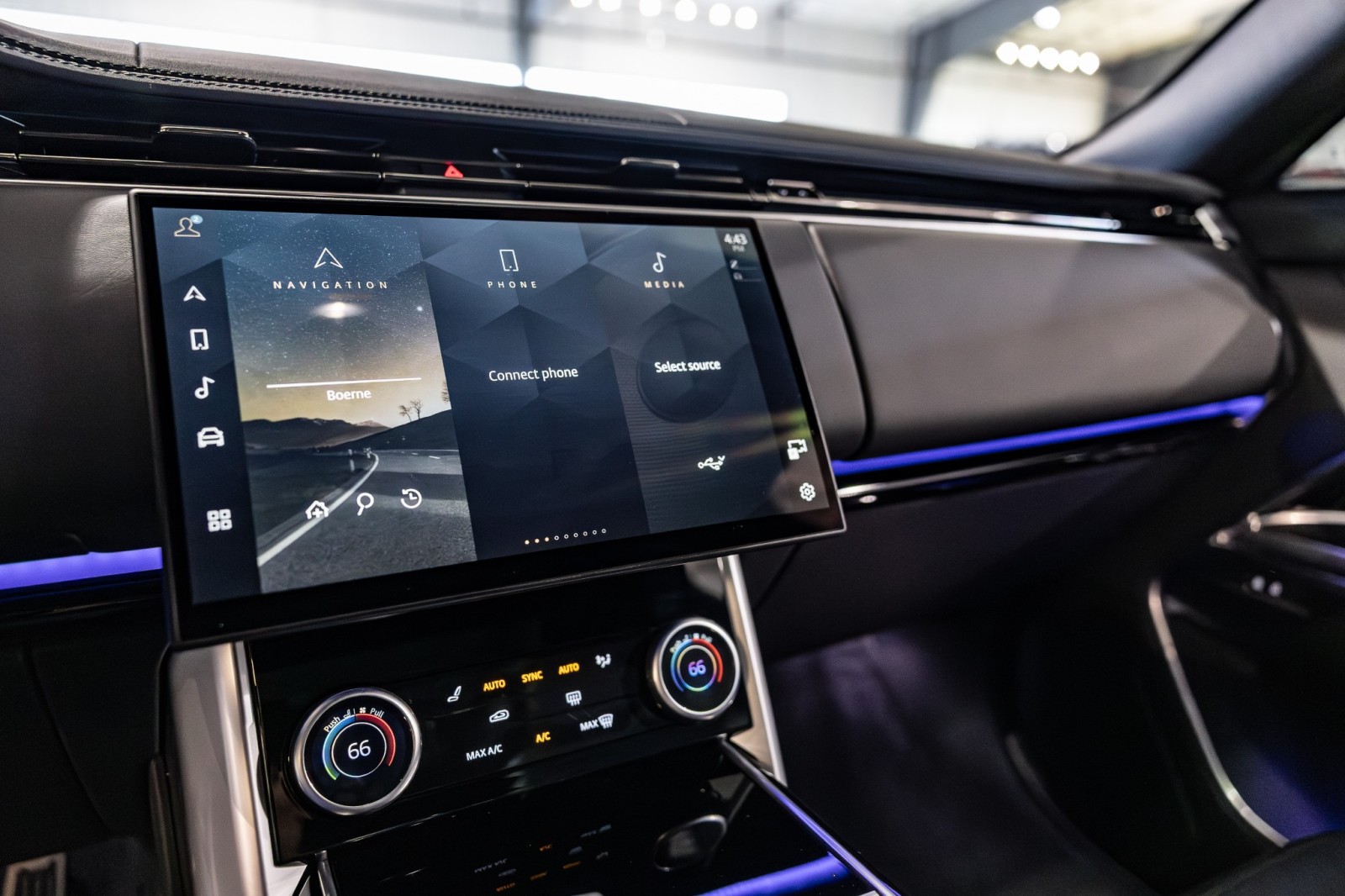 Used Car 2023 Land Rover Range Rover  Se - $140,310 Msrp - 23 Inch Wheels - Black Contrast Roof - One Owner For Sale Under $120,000 In Boerne, Texas