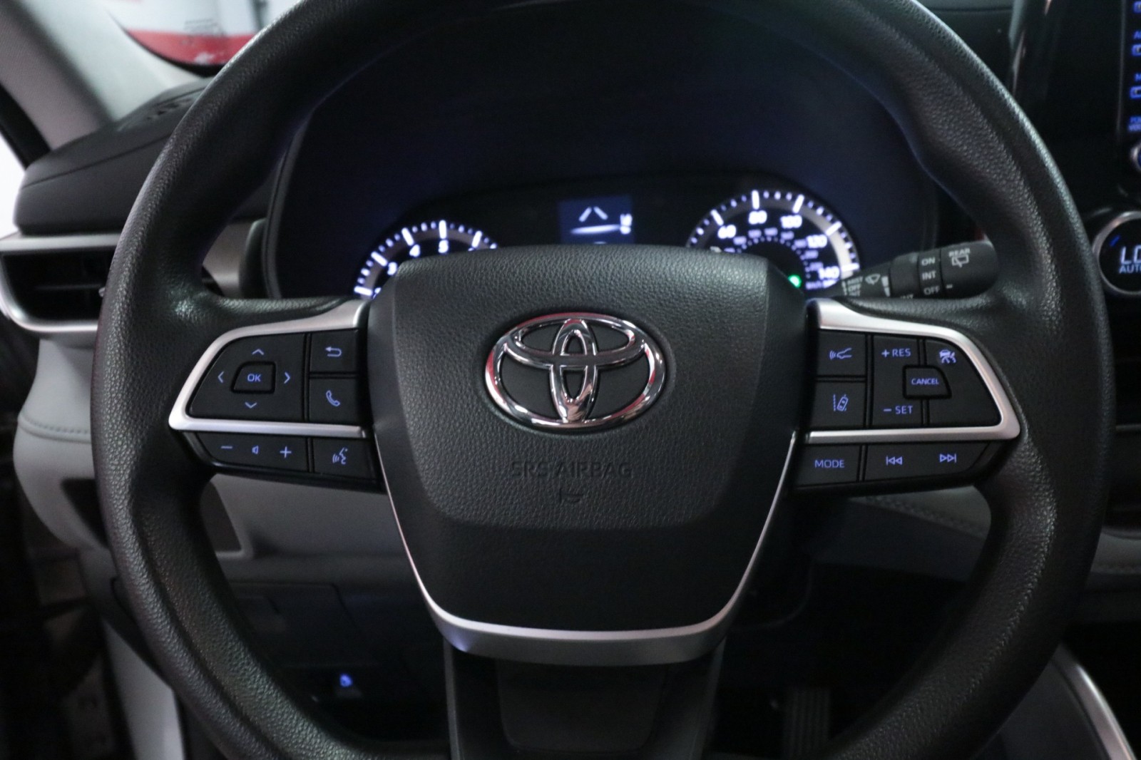 Used Car 2022 Toyota Highlander  L For Sale Under $30,000 In Austin, Texas
