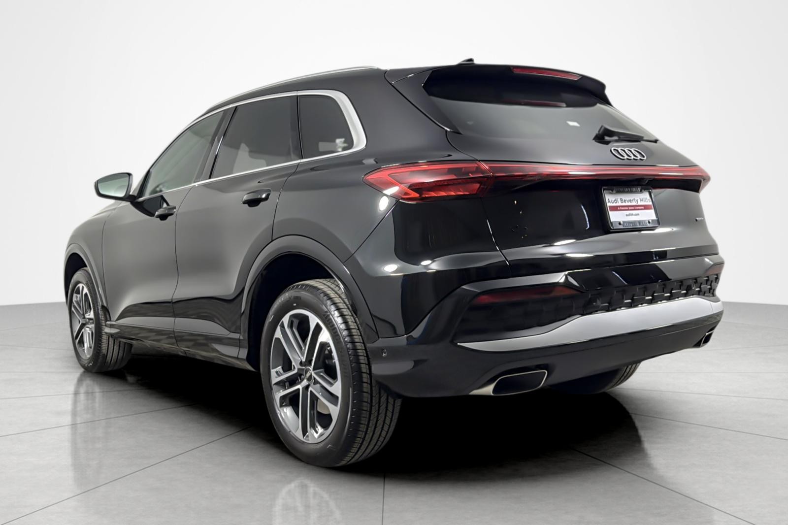 Used 2025 Mythos Black Metallic Audi Premium 2.0 TFSI quattro image 3