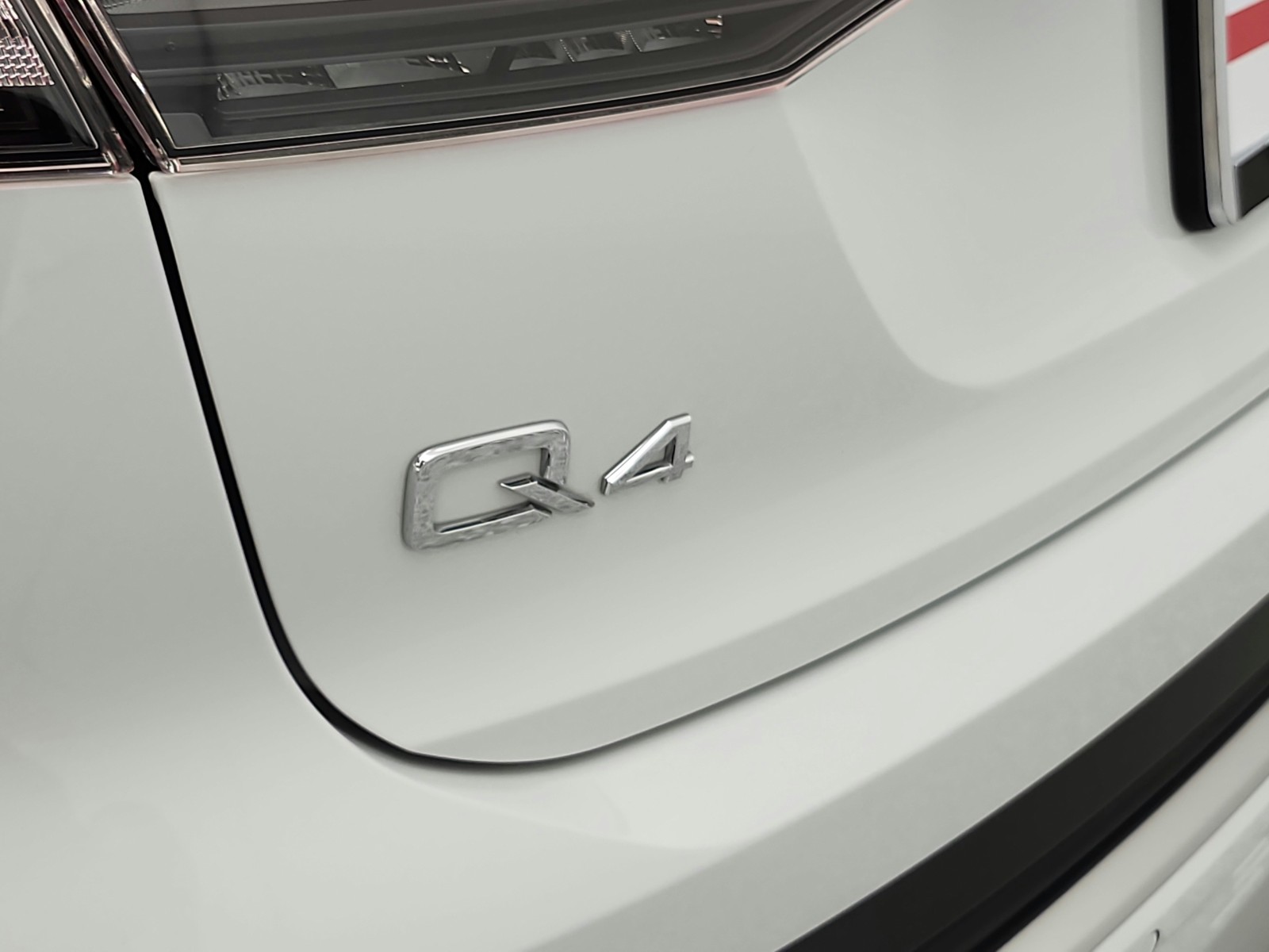 Used 2024 Glacier White Metallic Audi Premium Plus 55 quattro image 29