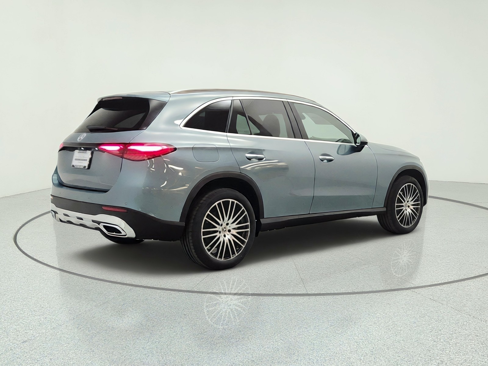 New 2027 Verde Silver Metallic Mercedes-Benz GLC 300 SUV image 5