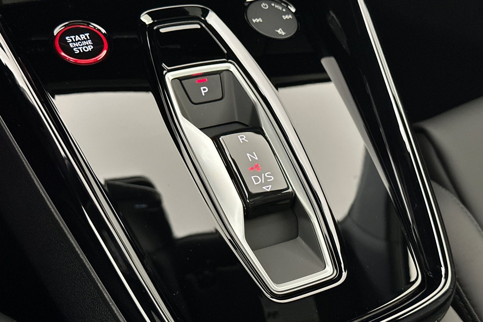 New 2026 Daytona Gray Pearl Effect Audi quattro image 20