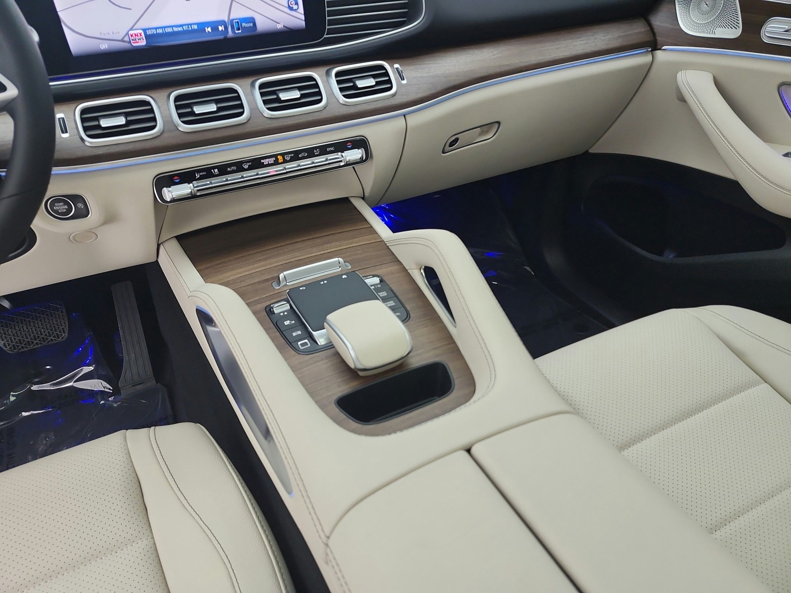 New 2026 MANUFAKTUR Moonlight White Metallic Mercedes-Benz GLE 450 image 11