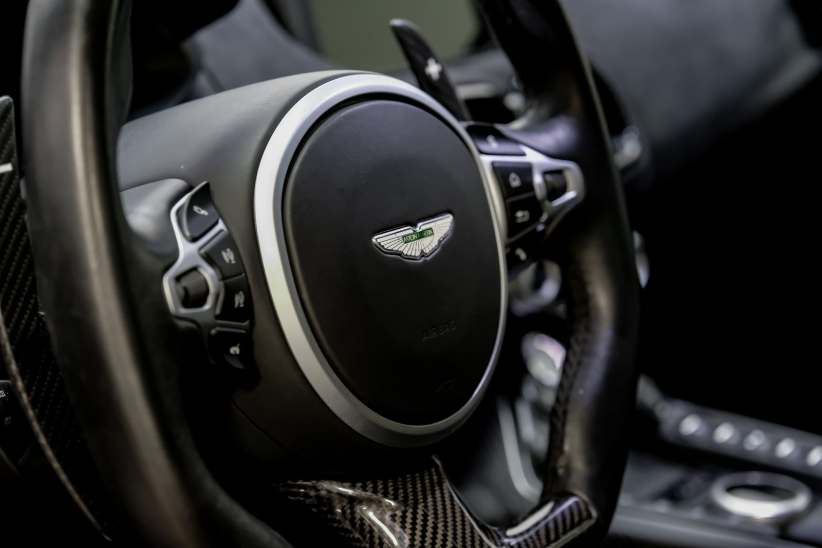 2019 Aston Martin Vantage Coupe CarbonRoof SportsLthrCarbon PremiumAudio Bla 21