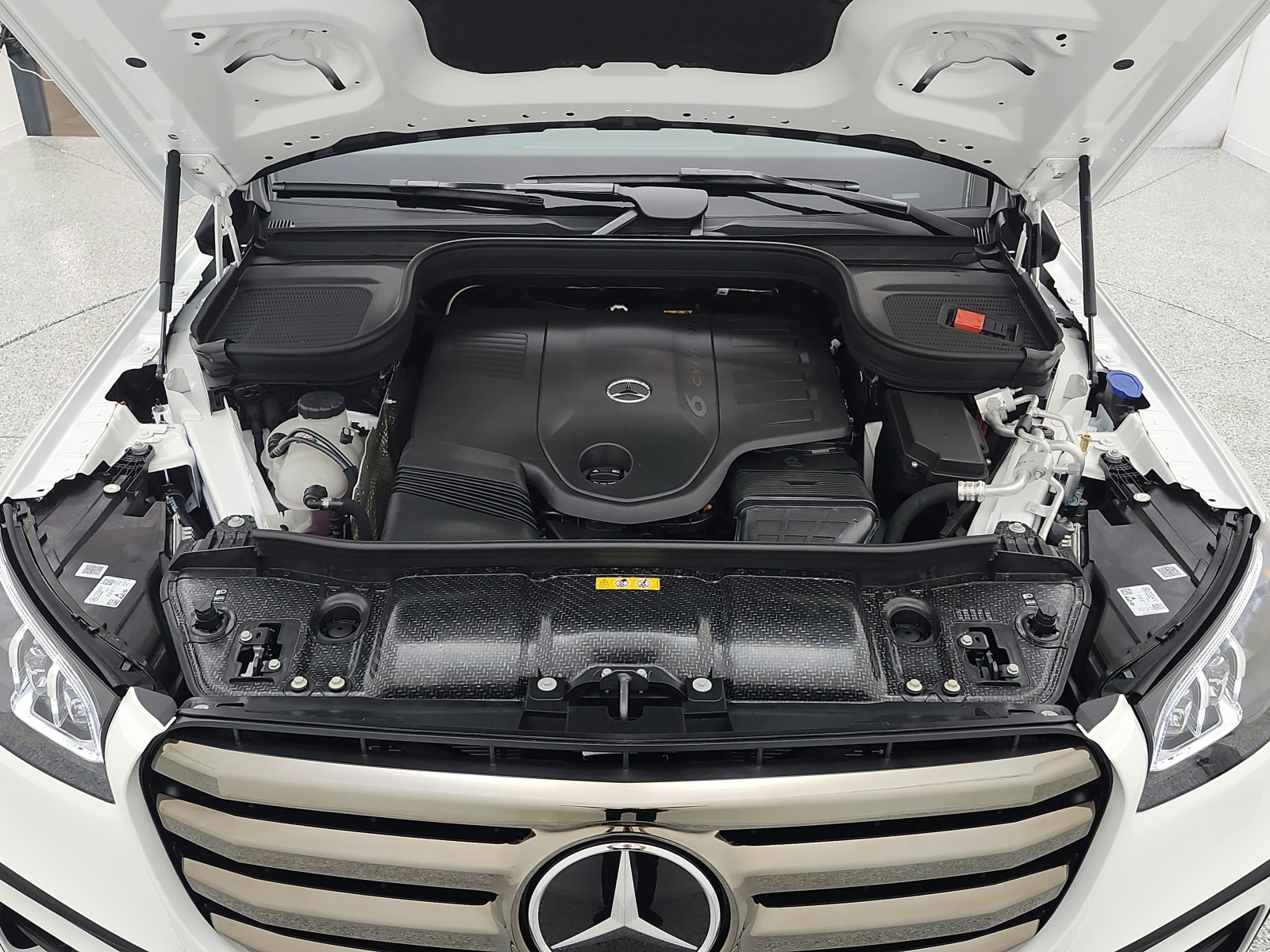 New 2026 Polar White Mercedes-Benz GLS 450 image 12