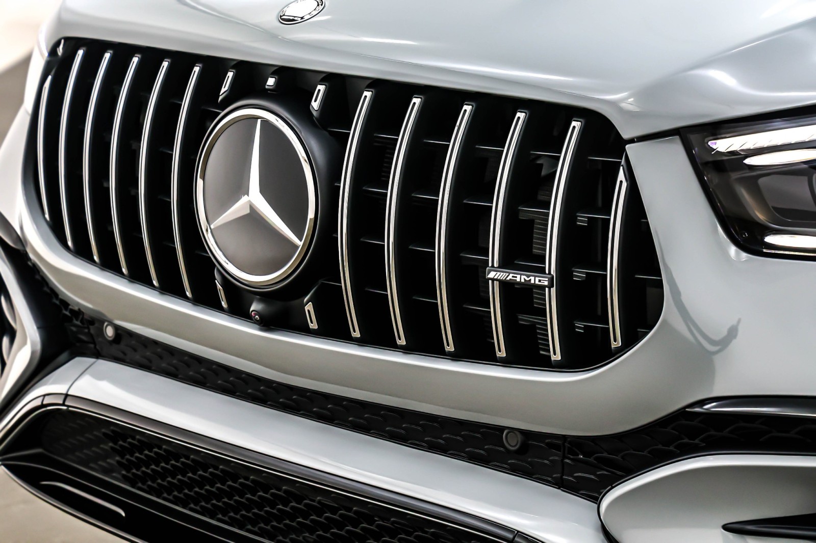 New 2026 MANUFAKTUR Alpine Grey Mercedes-Benz AMG® GLE 53 image 13