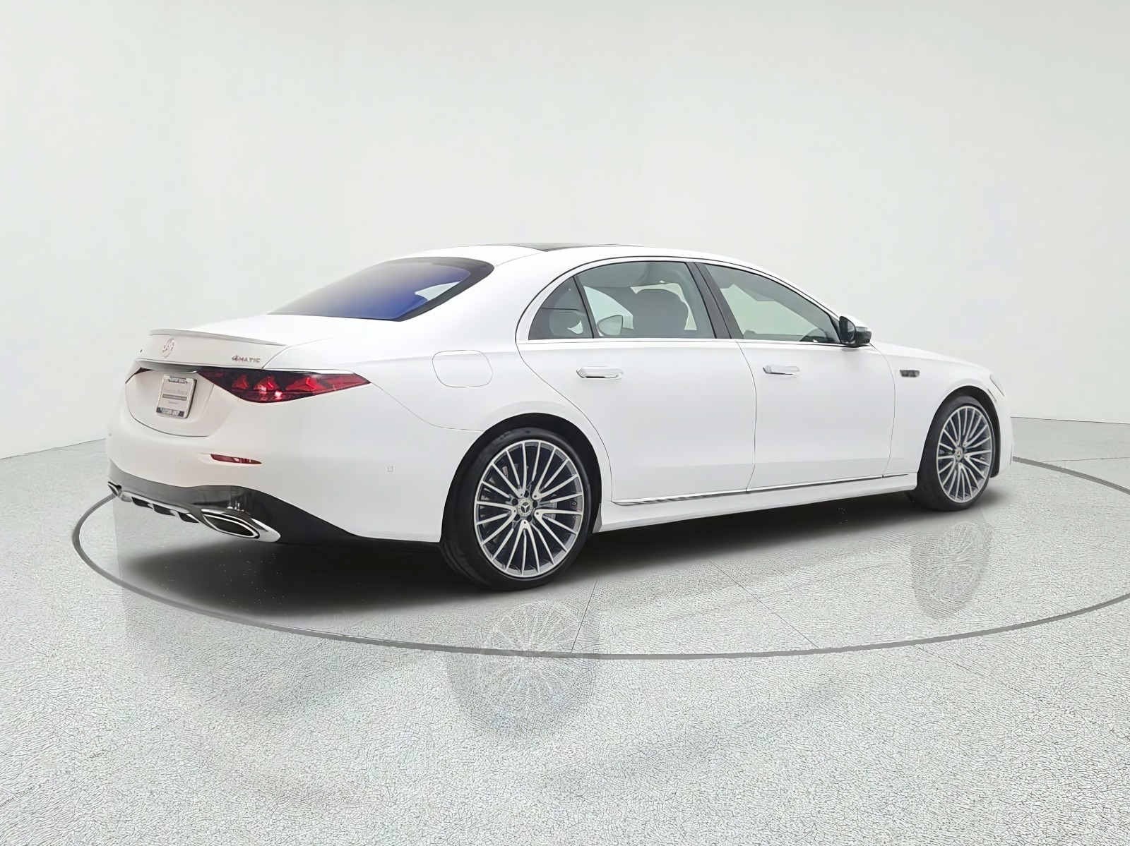 New 2027 MANUFAKTUR Moonlight White Magno Mercedes-Benz S 580 4MATIC® Sedan image 5