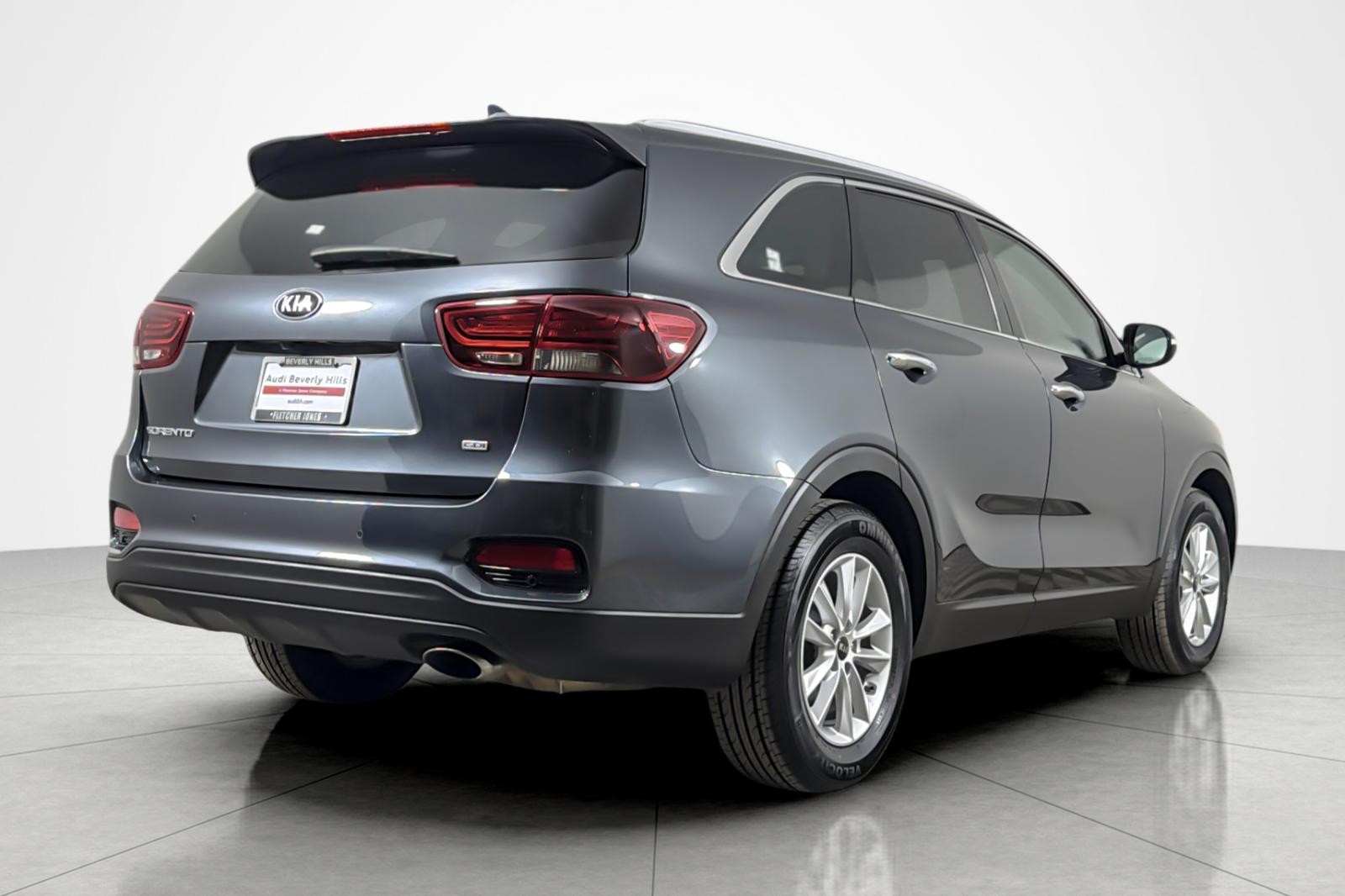 Used 2019 GRAVITY GREY Kia L FWD image 5