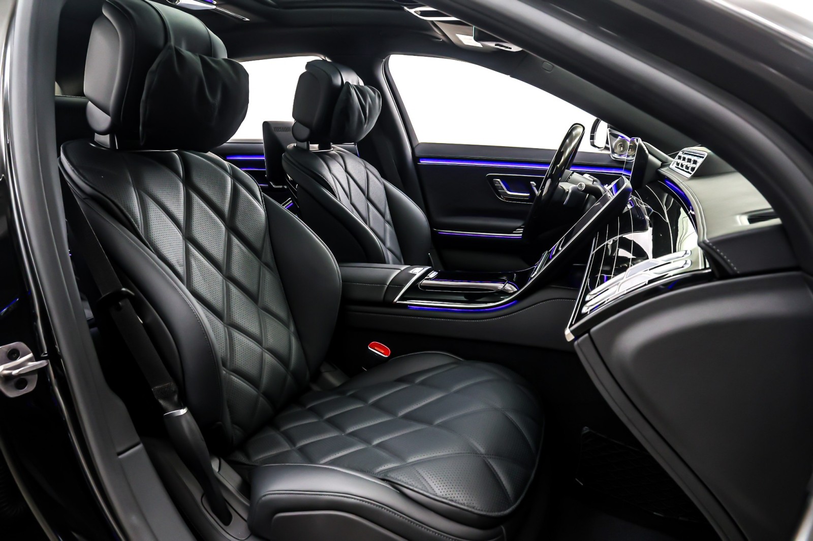 New 2026 Obsidian Black Metallic Mercedes-Benz Maybach S 680 image 7