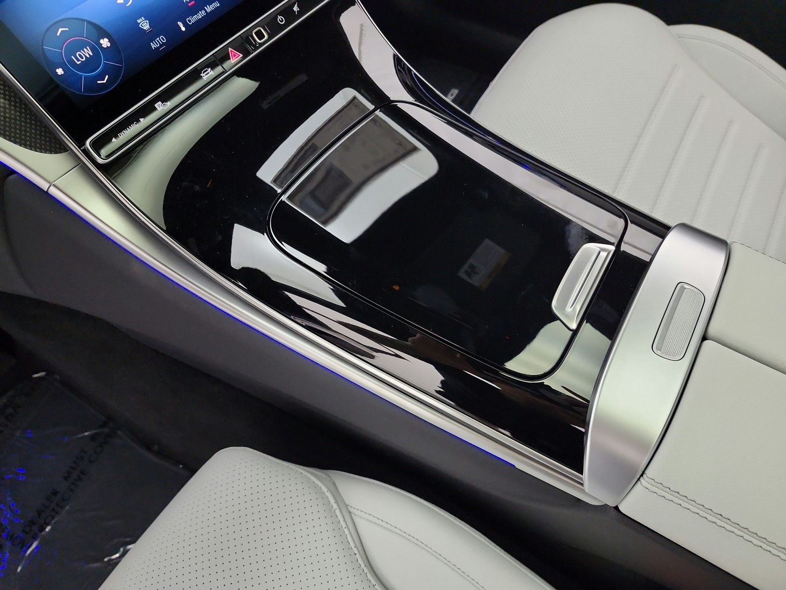 New 2027 Verde Silver Metallic Mercedes-Benz GLC 300 4MATIC® Coupe image 9