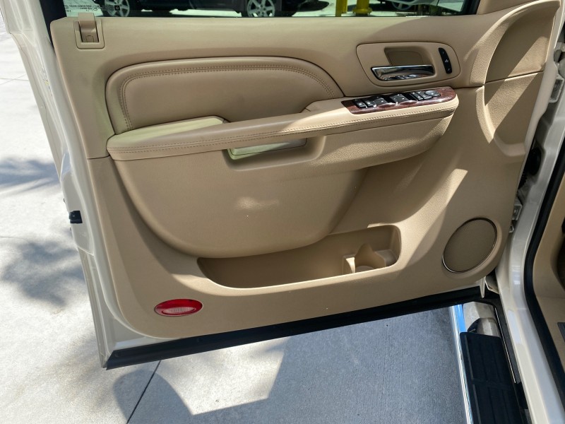 2013 Cadillac Escalade Luxury 1 OWNER LOW MILES 70,251 in ,