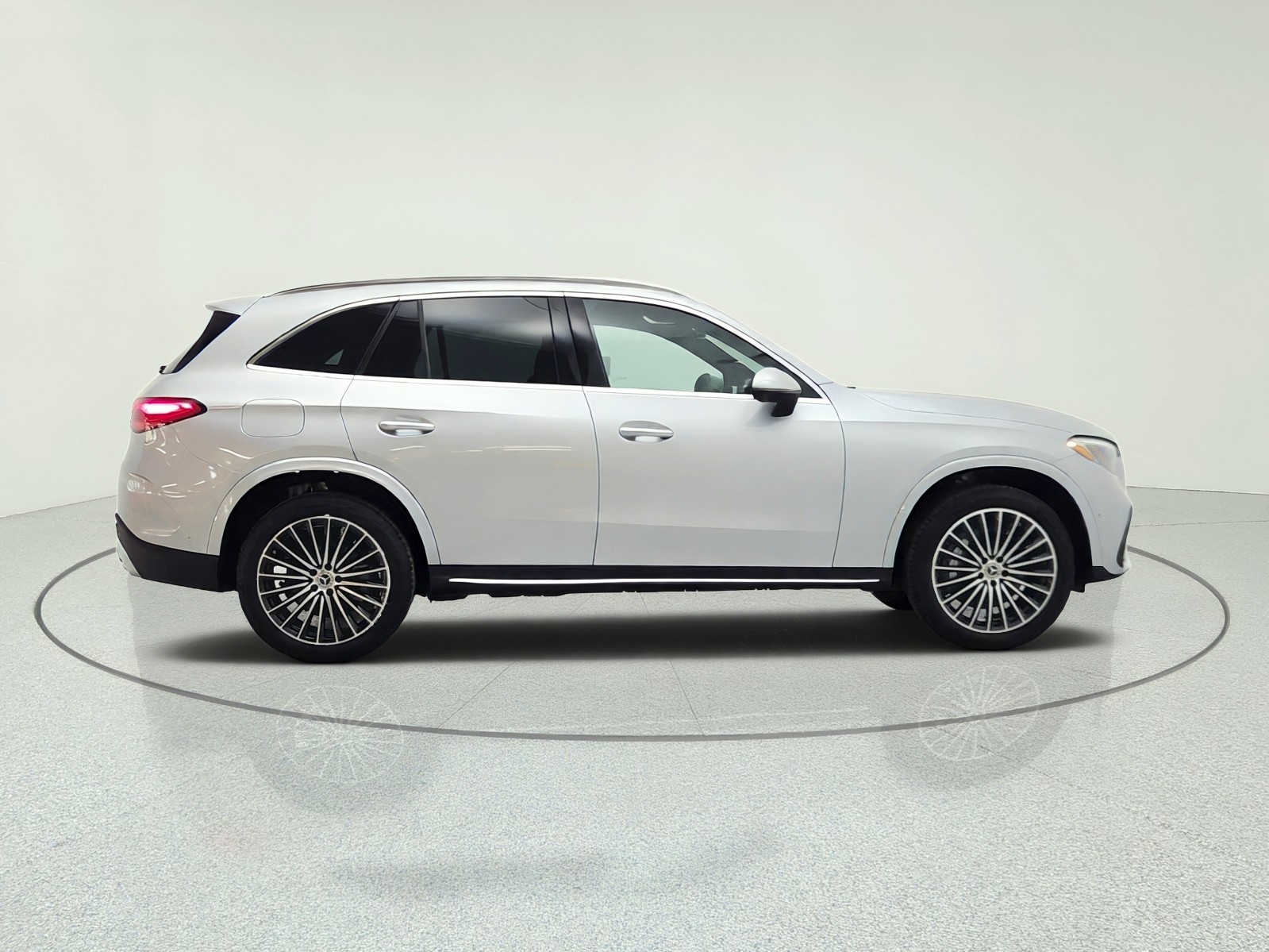 New 2026 Cirrus Silver Metallic Mercedes-Benz GLC 300 SUV image 4