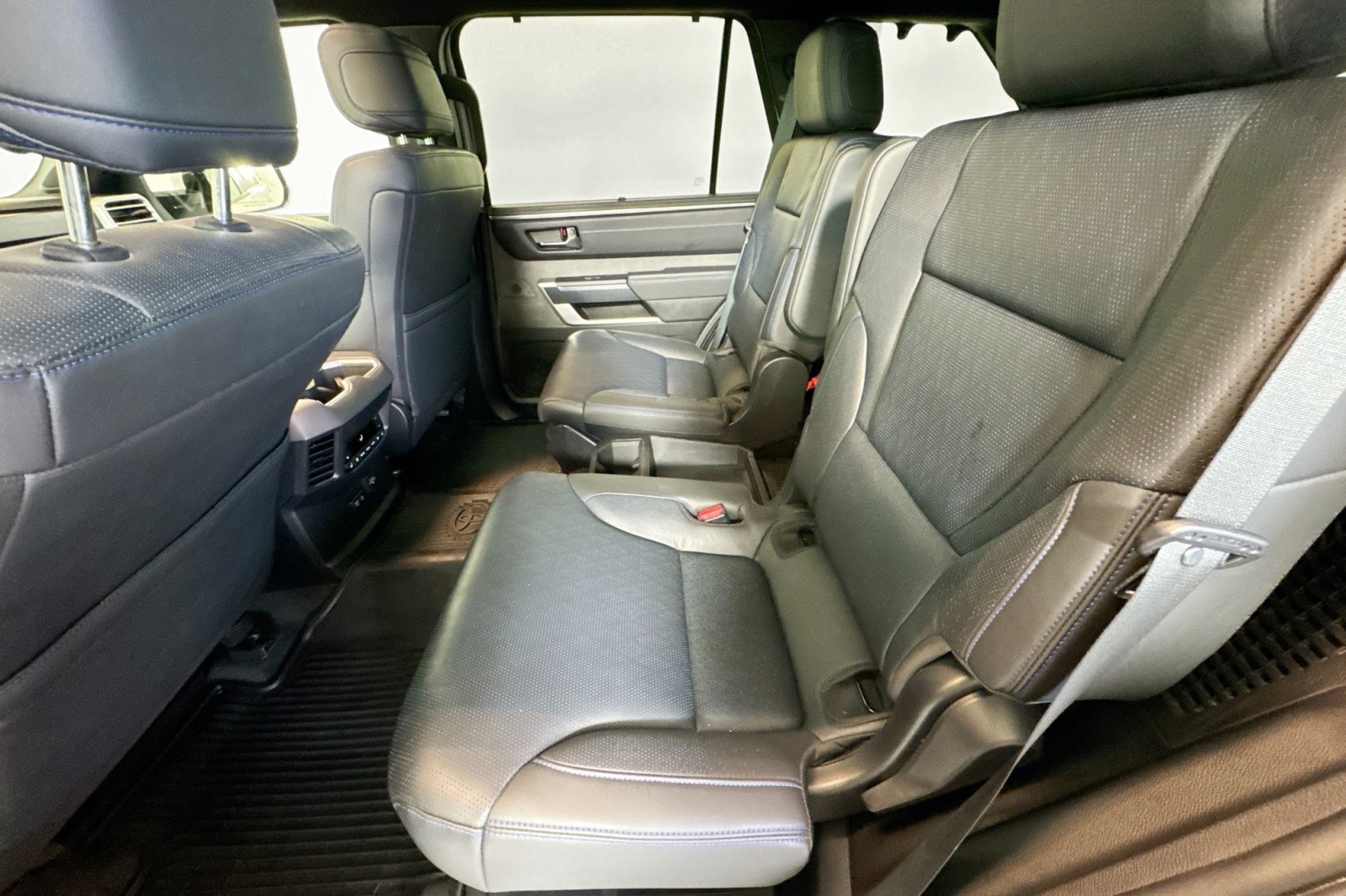 Used 2025 WHITE Toyota Platinum image 23