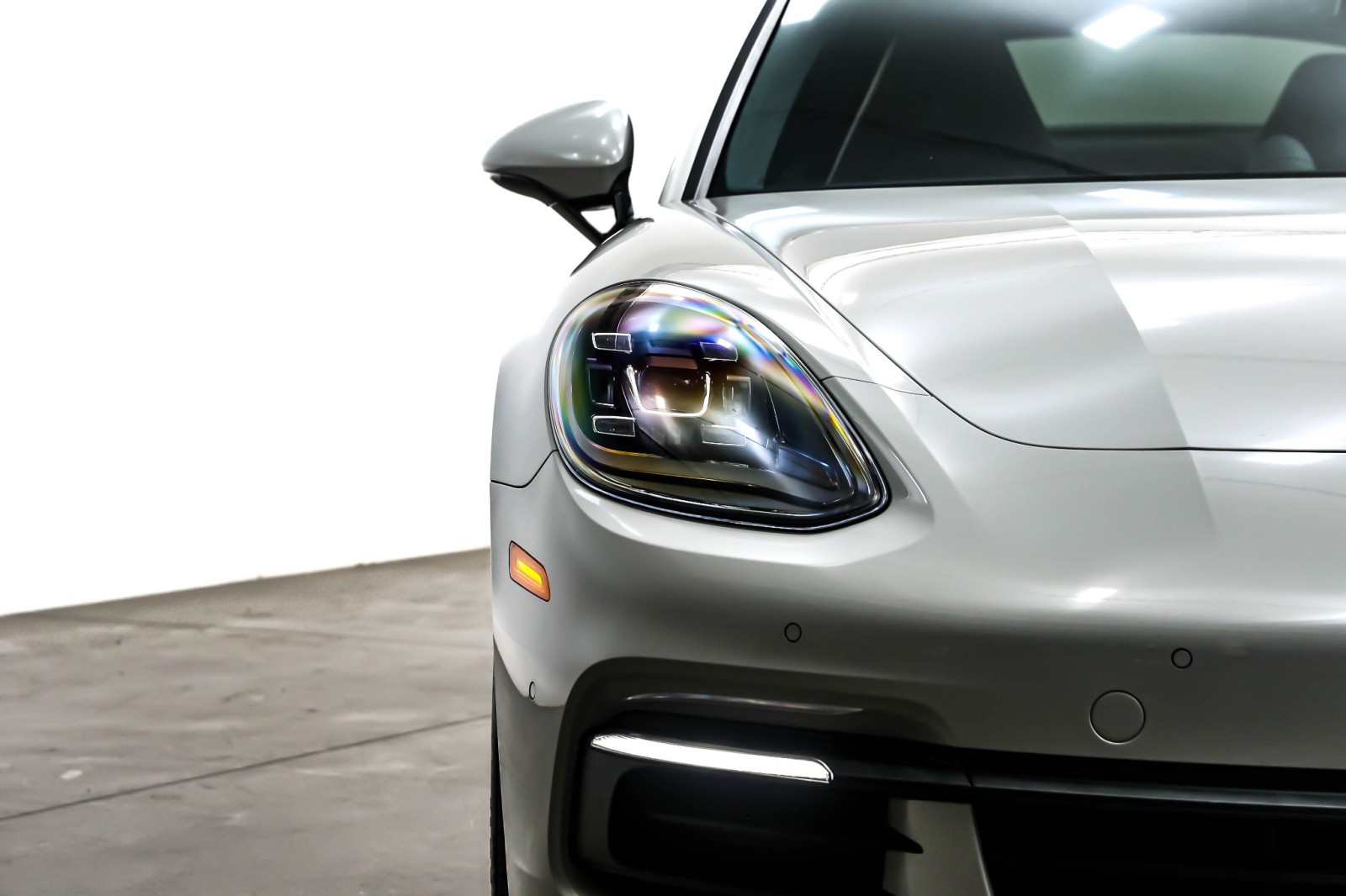 Used 2019 Chalk Porsche  image 13