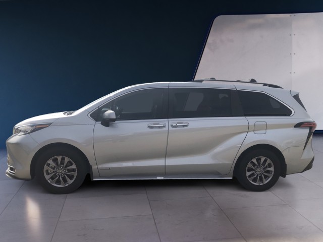 2021 Toyota Sienna XLE 2