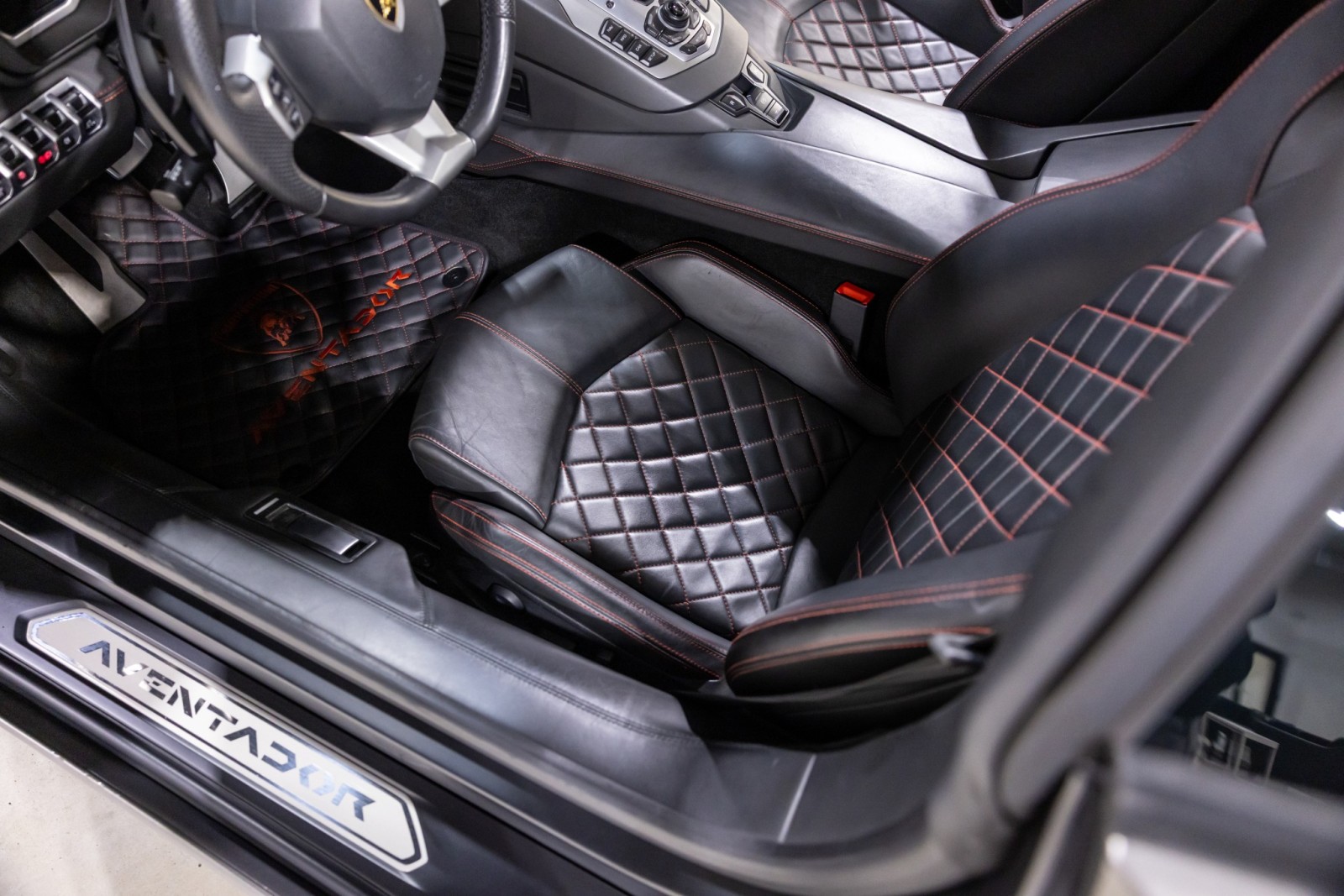 2015 Lamborghini Aventador Roadster LP 700-4 photo 14
