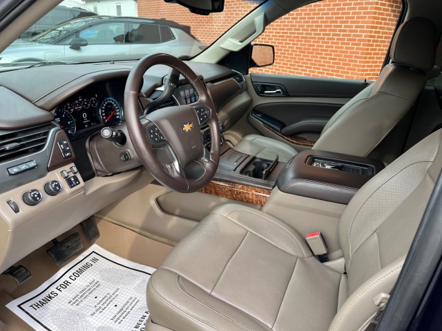 2017 Chevrolet Suburban Premier with Center Bench 23