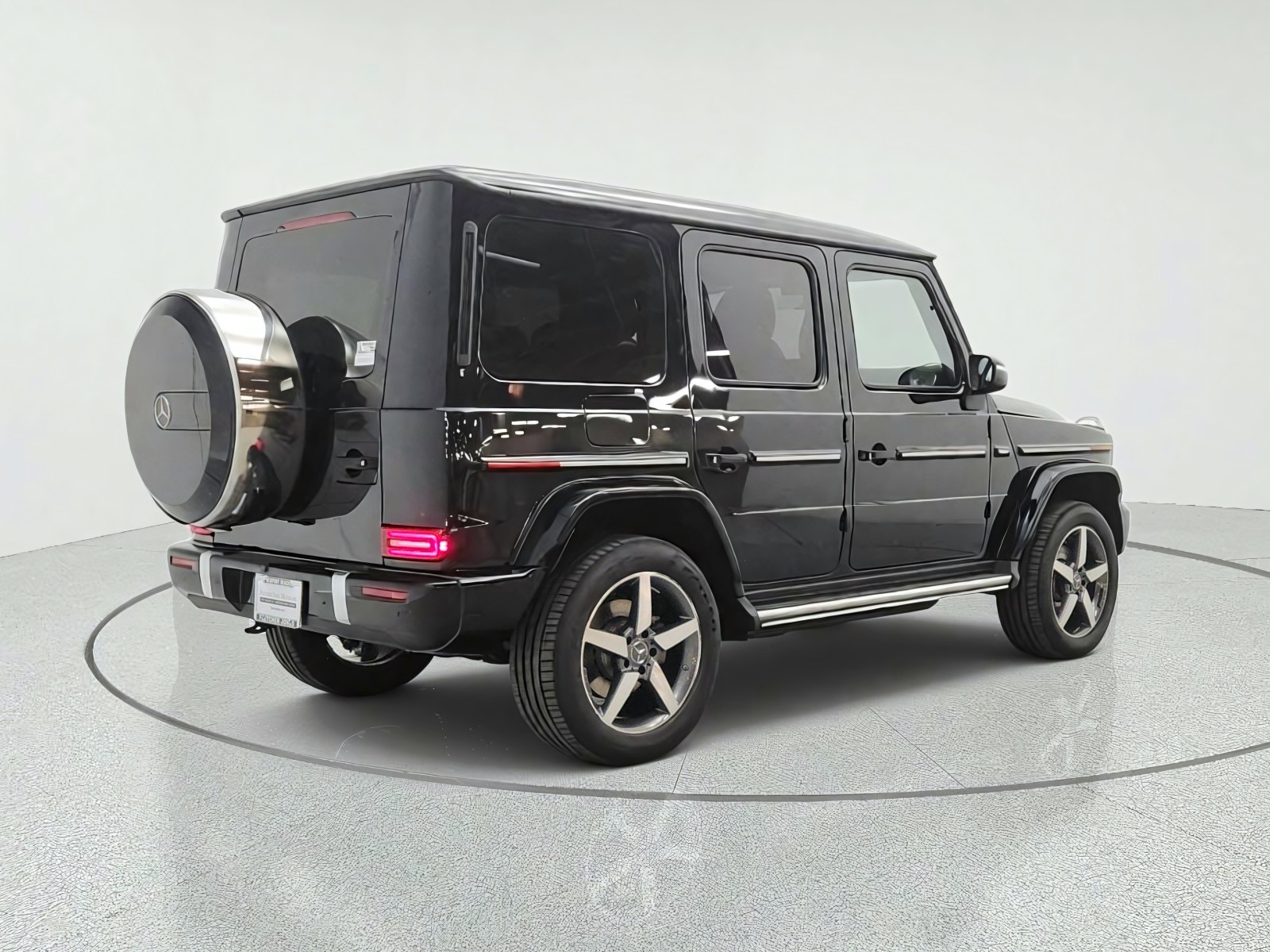 New 2027 Emerald Green Metallic Mercedes-Benz G 580e SUV image 5
