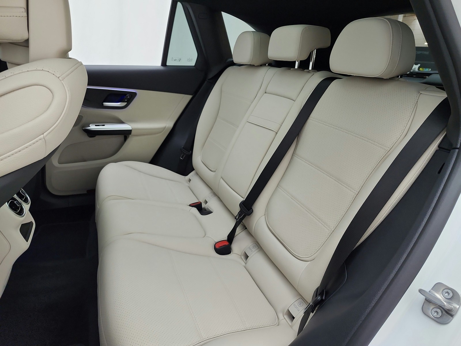 New 2027 Polar White Mercedes-Benz GLC 300 SUV image 11