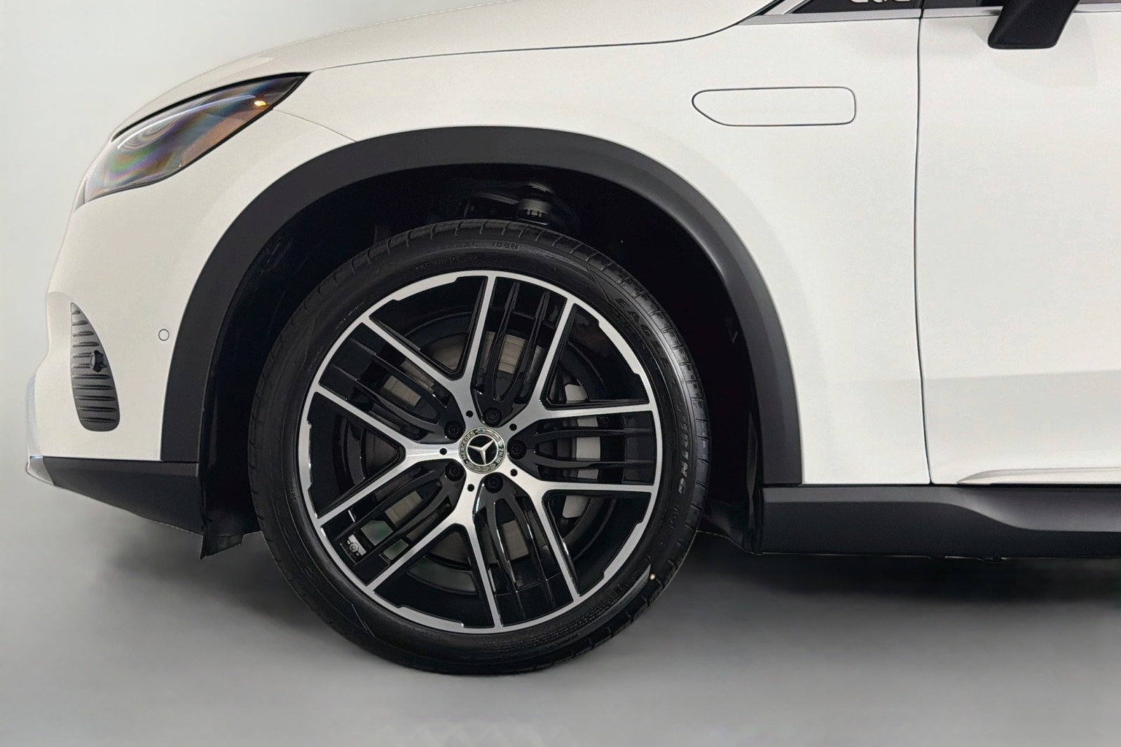 New 2027 Polar White Mercedes-Benz EQE 320 4MATIC® SUV image 9