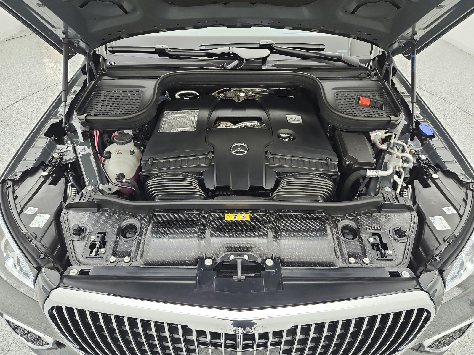 New 2026 MANUFAKTUR Signature Silicon Grey Mercedes-Benz Maybach GLS 600 4MATIC® SUV image 20