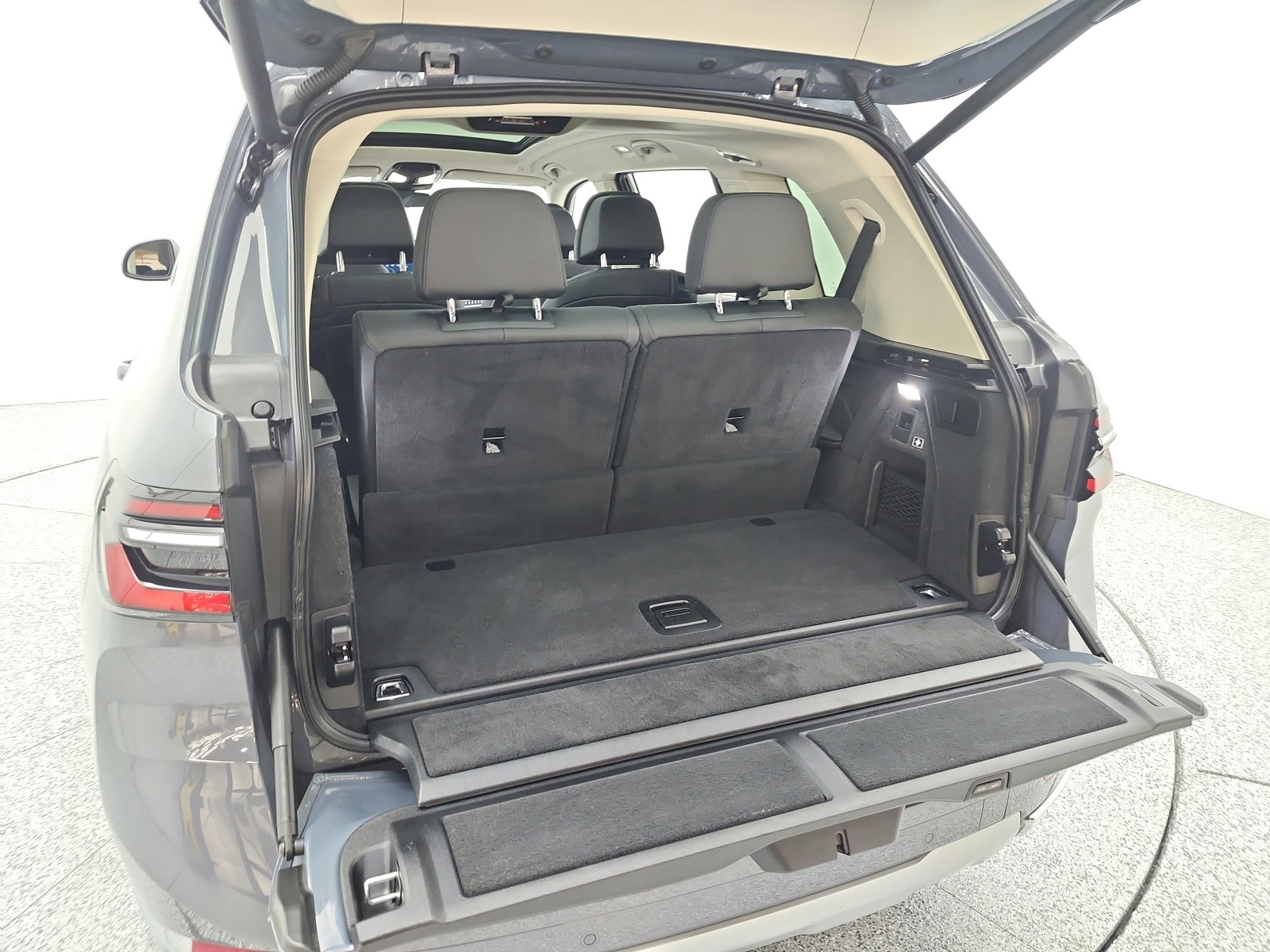 Used 2024 Sparkling Copper Metallic BMW xDrive40i Sports Activity Vehicle image 21