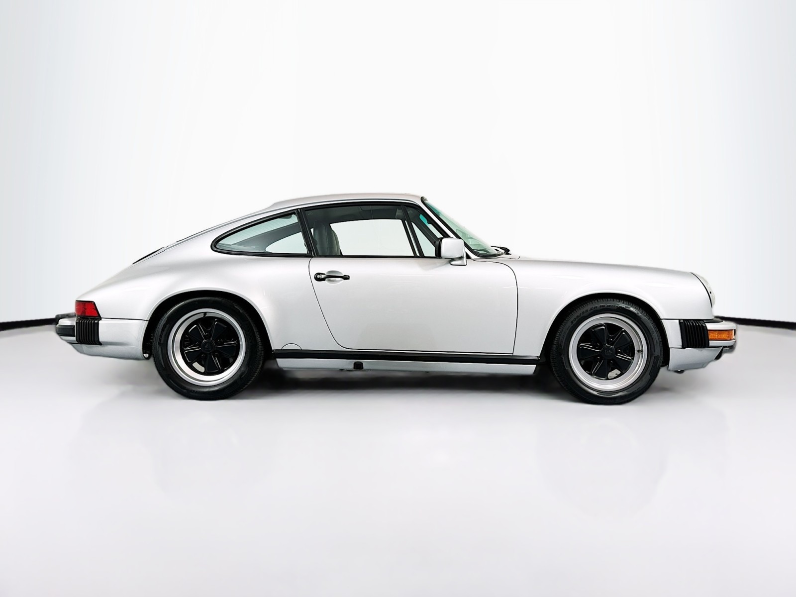 1988 Porsche 911 Carrera  4