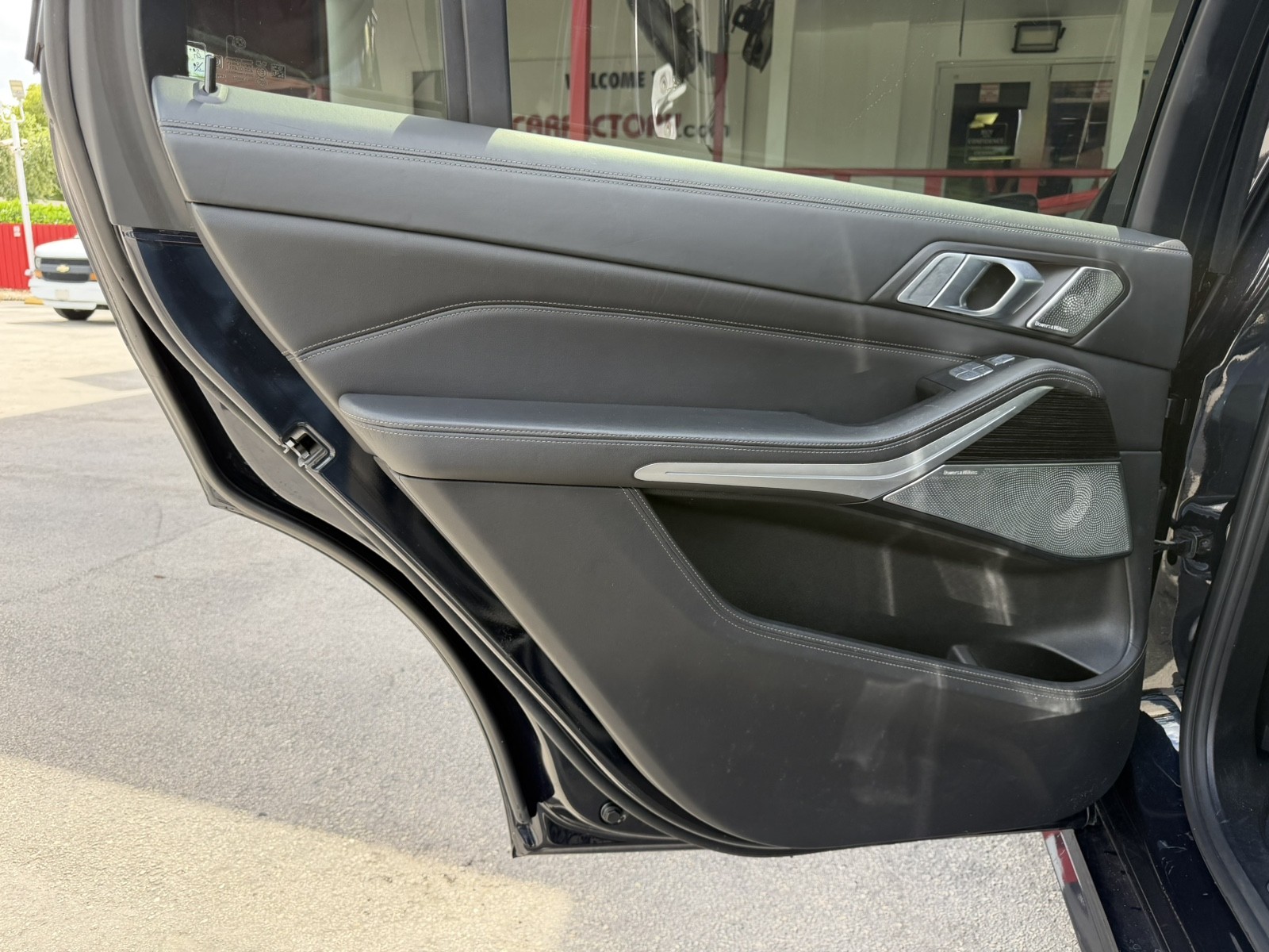2020 BMW X7 - $33,988