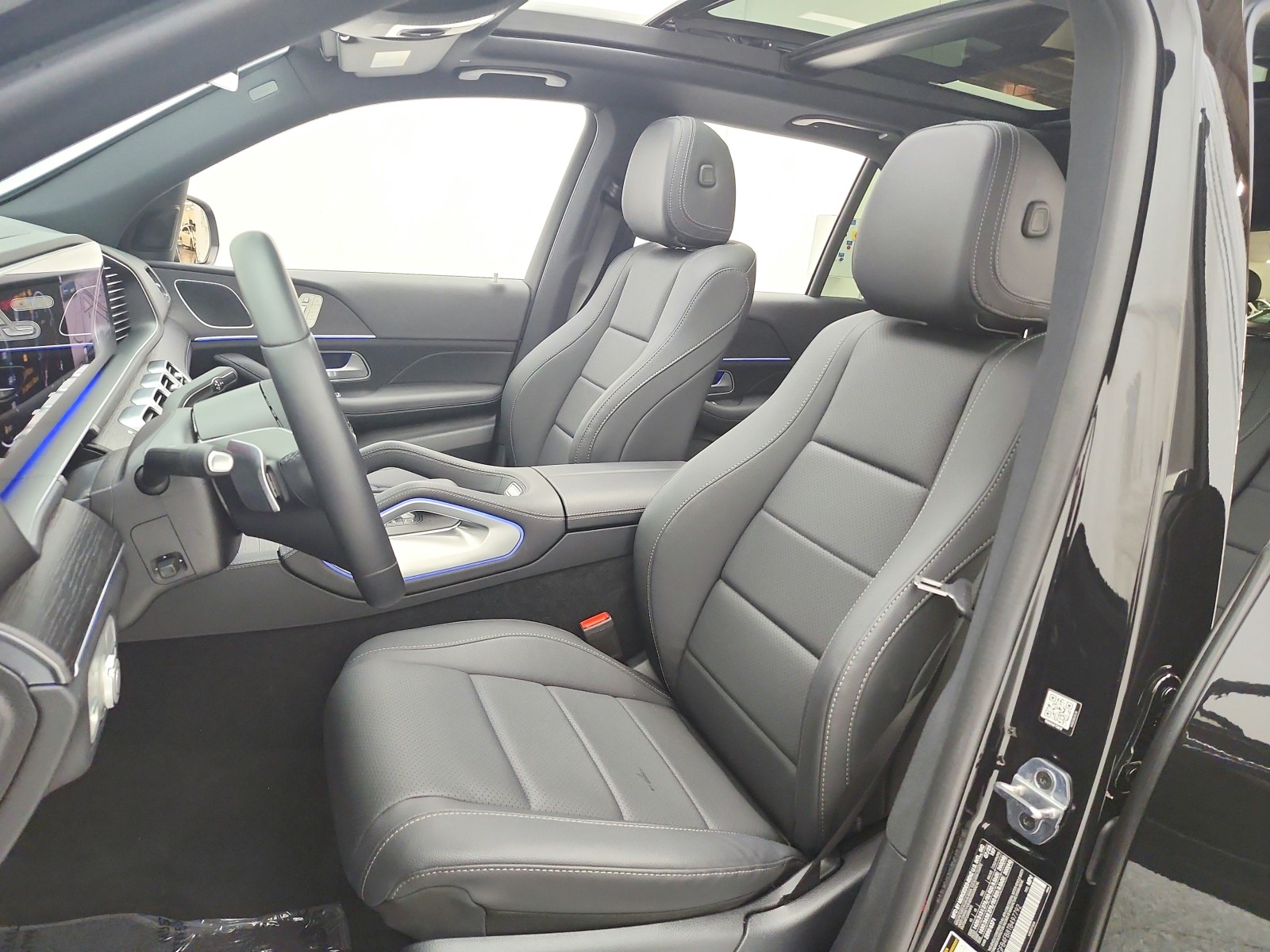 Certified Used 2026 Obsidian Black Metallic Mercedes-Benz GLE 350 4MATIC® SUV image 17