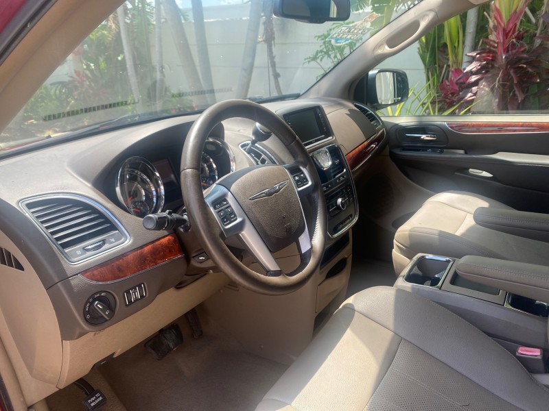 2012 Chrysler Town & Country 1 OWNER LOW MILES 58.411 in , 