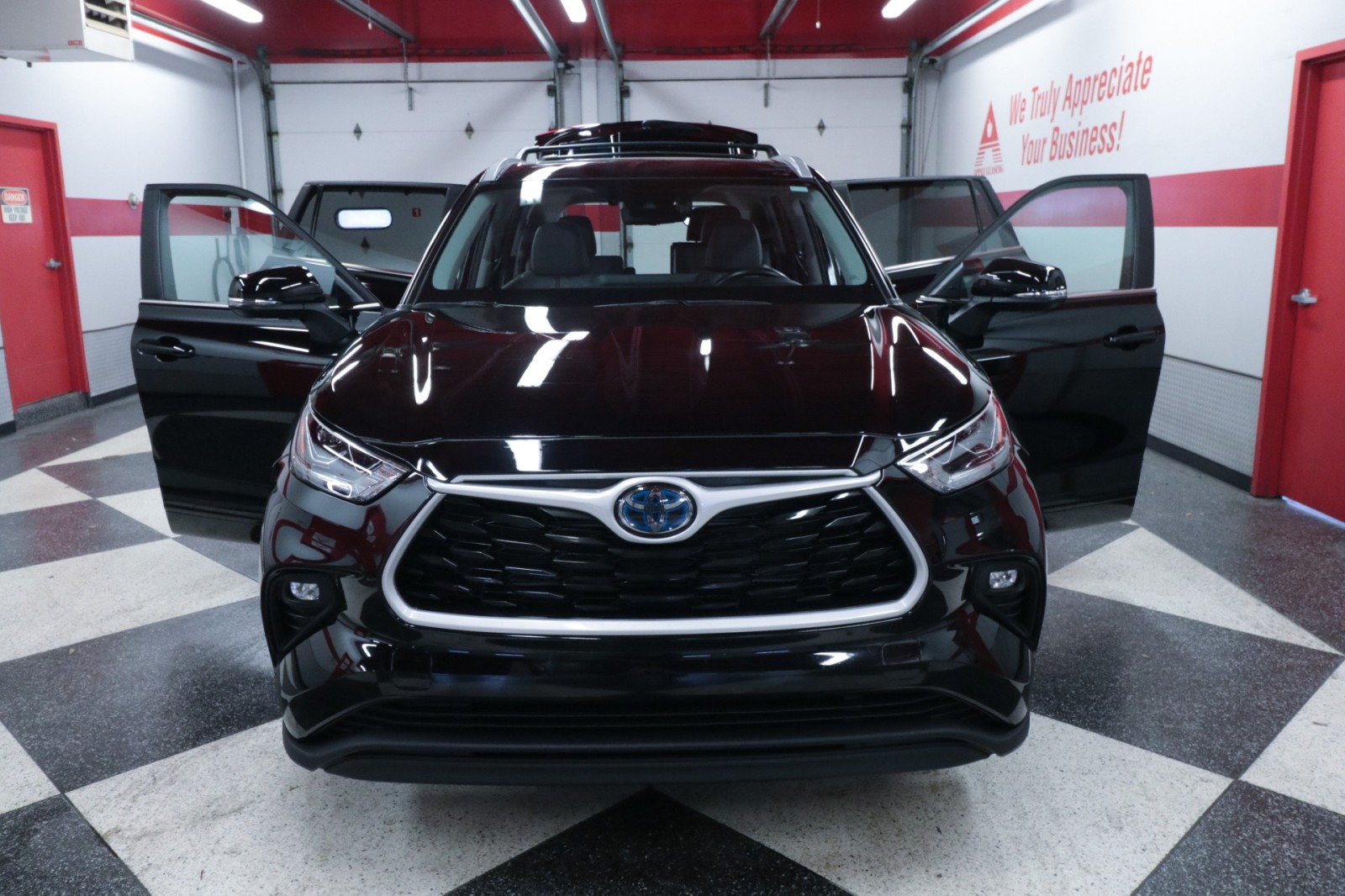 Used Car 2023 Toyota Highlander  Hybrid Bronze Edition For Sale Under $40,000 In Austin, Texas
