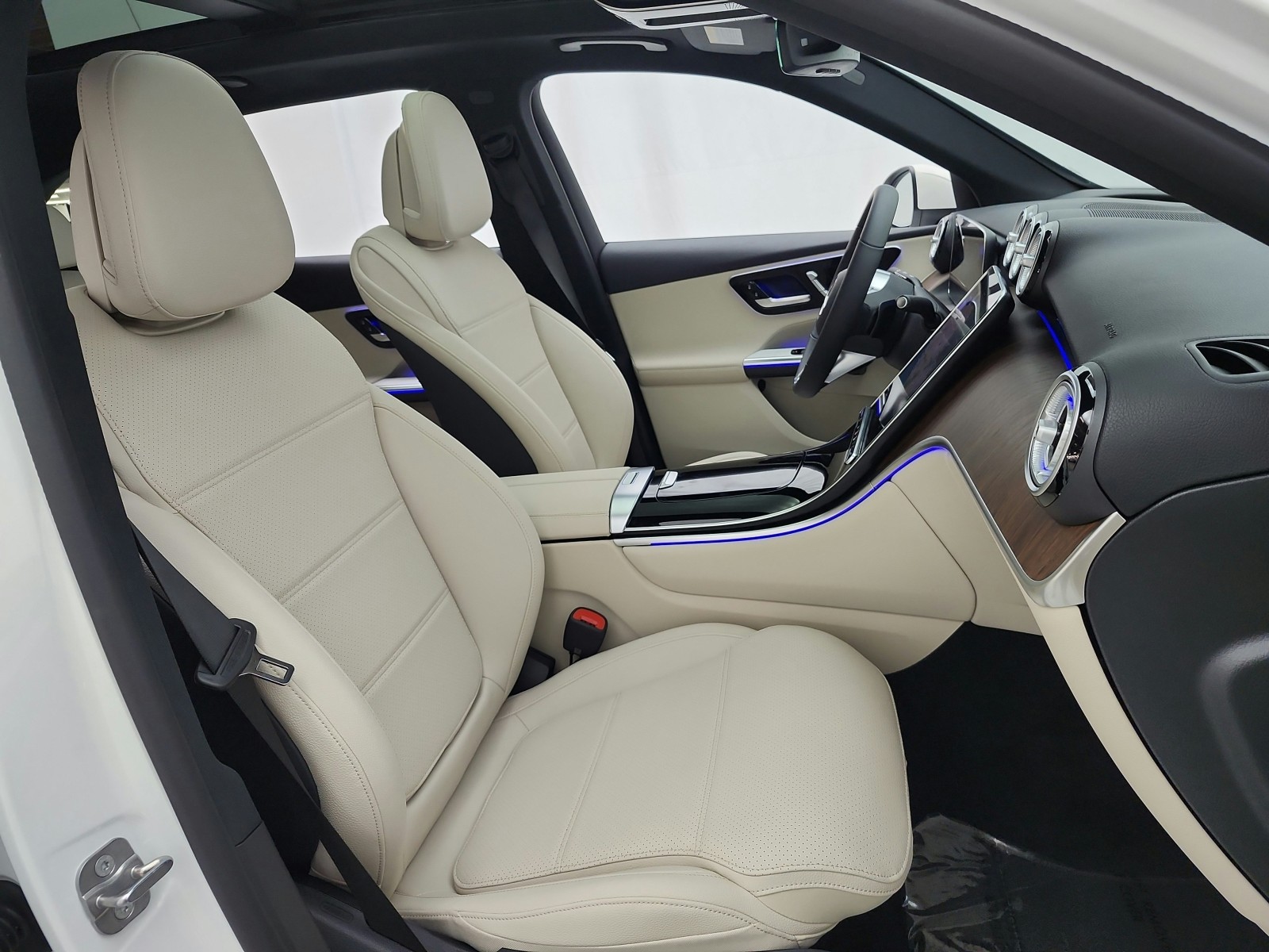 New 2027 Polar White Mercedes-Benz GLC 300 SUV image 14