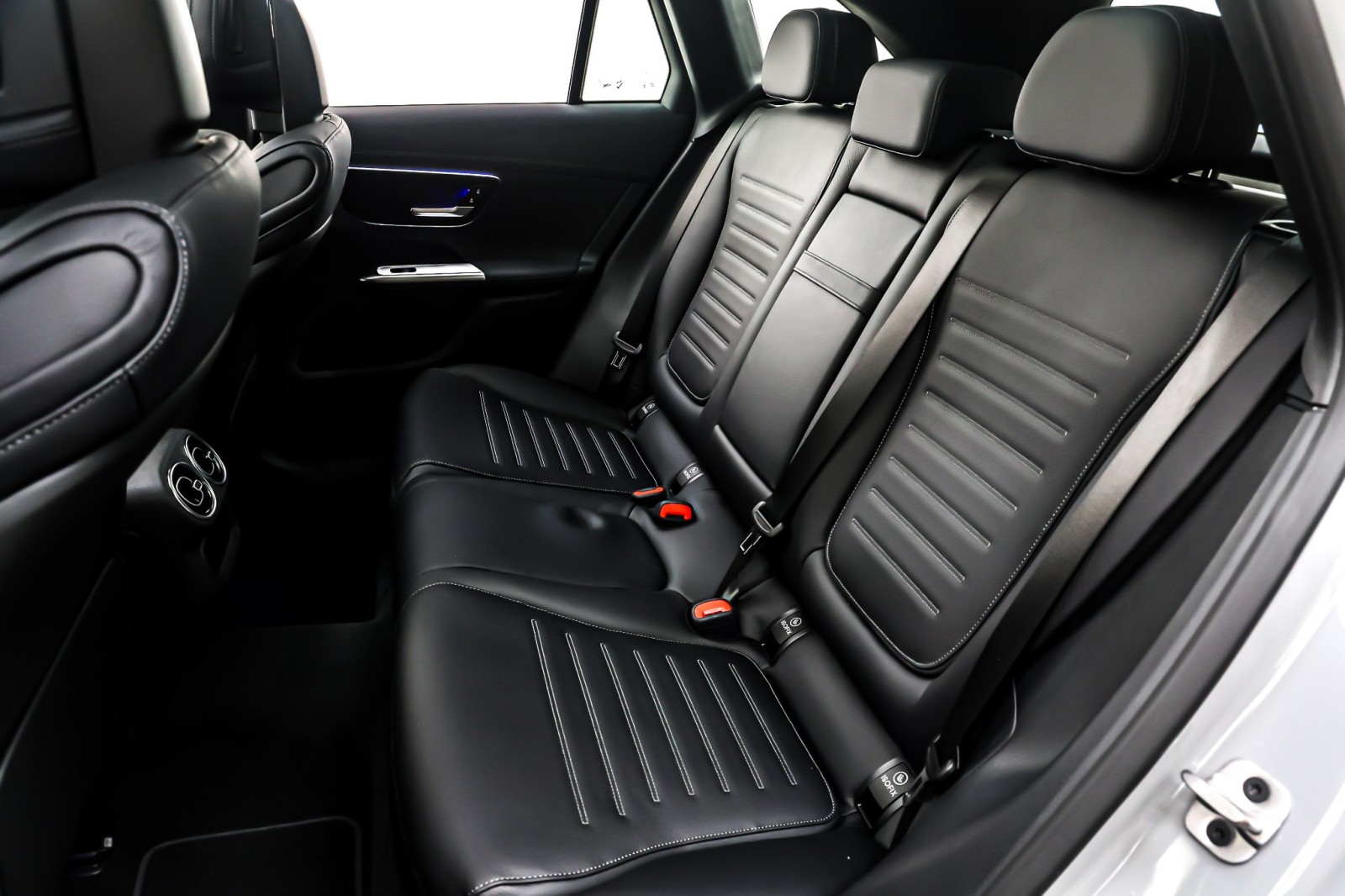 New 2026 MANUFAKTUR Alpine Grey Mercedes-Benz AMG® GLC 43 image 8