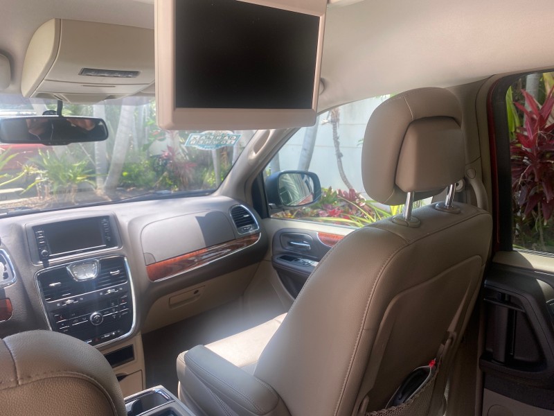 2012 Chrysler Town & Country 1 OWNER LOW MILES 58.411 in , 