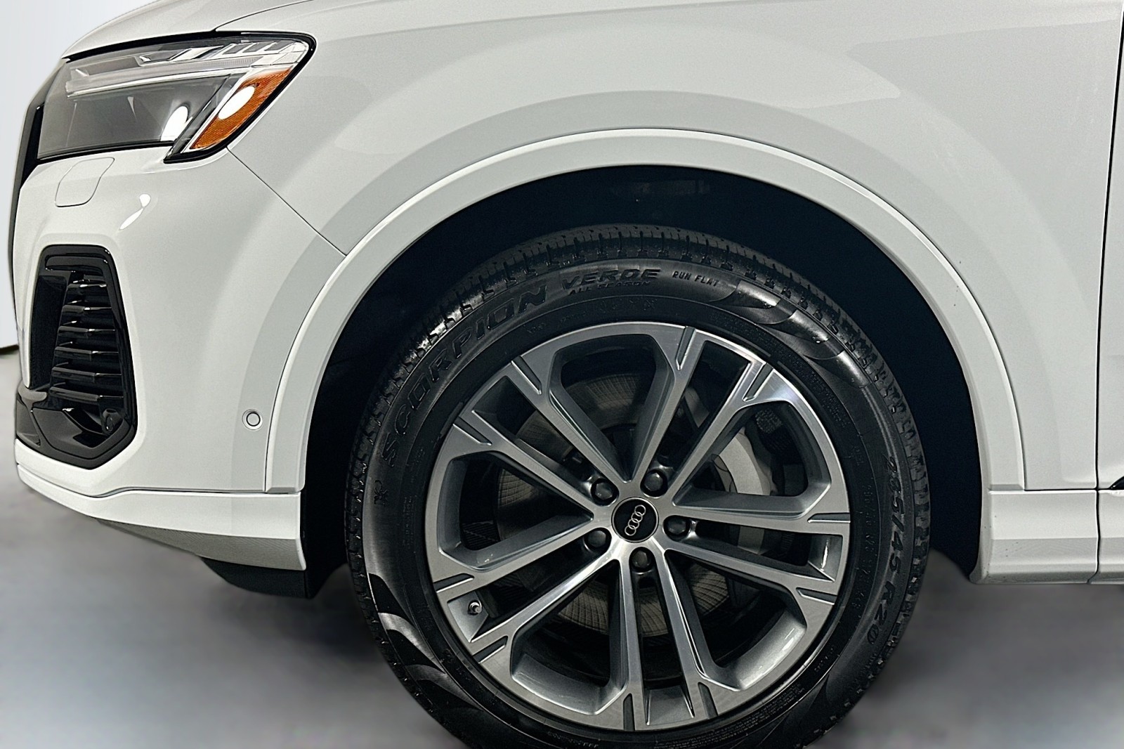 New 2026 Glacier White Metallic Audi Premium image 9