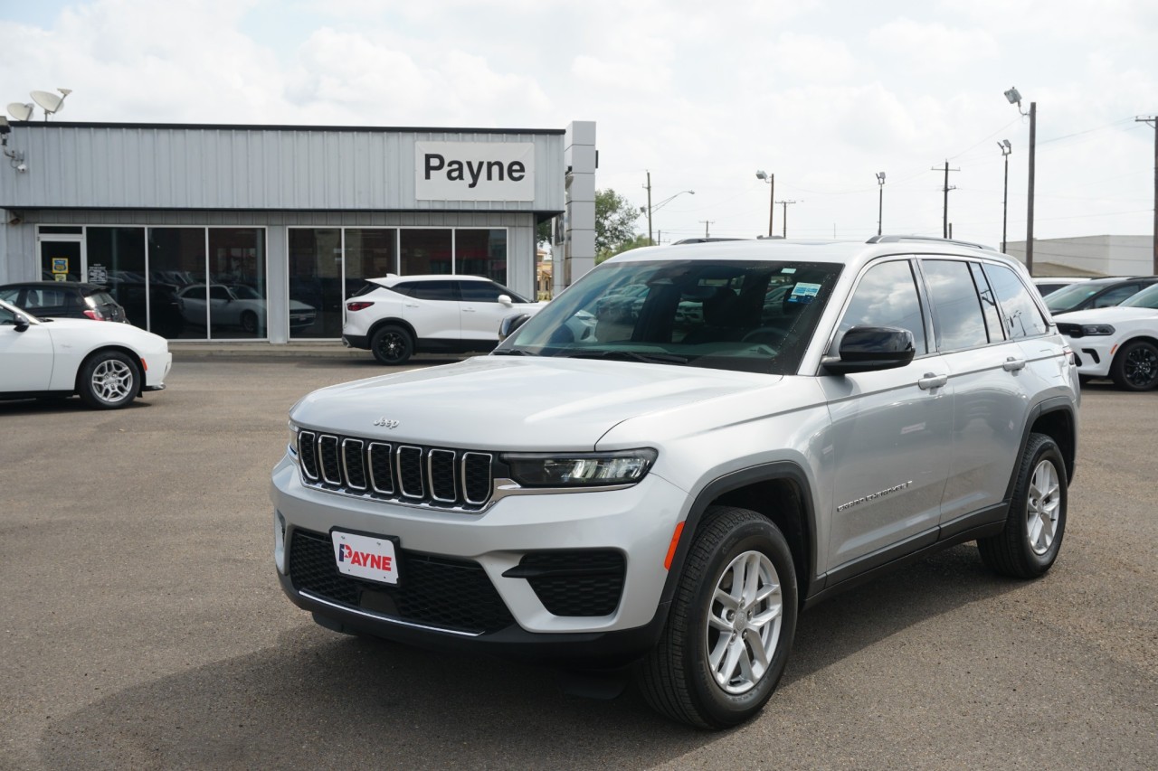 Silver 2024 Jeep Grand Cherokee Altitude 4WD SUV / Crossover Four-Wheel Drive Automatic