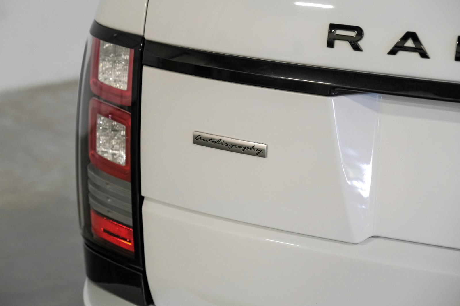 2014 Land Rover Range Rover Supercharged Autobiography LWB RearEntertainment BlackOutPkg 60