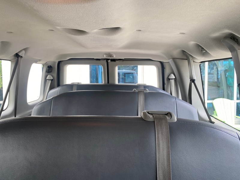 2008 Ford Econoline Wagon XLT 15 PASSENGERS E350 CLEAN in , 
