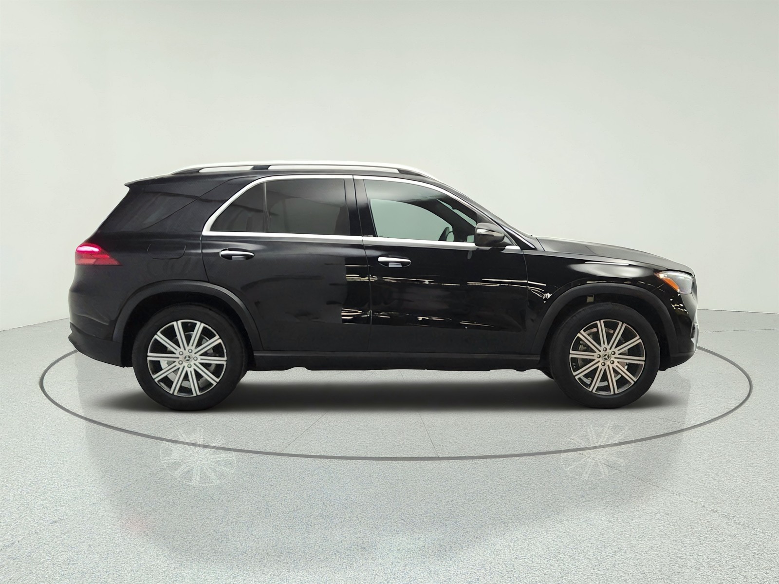 Certified Used 2024 Black Mercedes-Benz GLE 350 4MATIC® SUV image 4