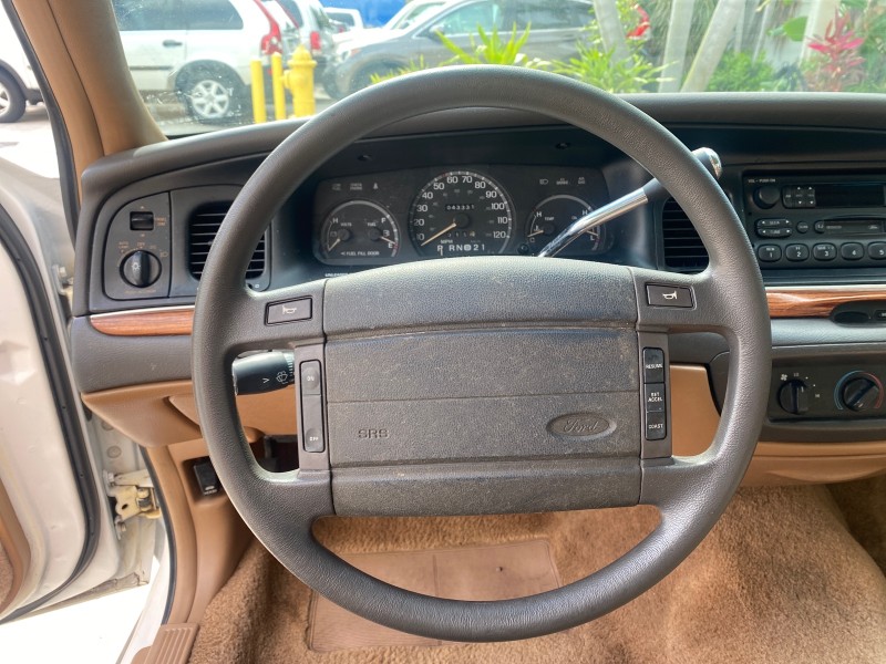 1995 Ford Crown Victoria LOW MILES 43,331 in , 