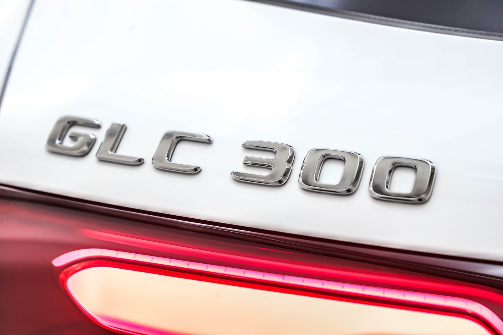 New 2026 Polar White Mercedes-Benz GLC 300 image 12