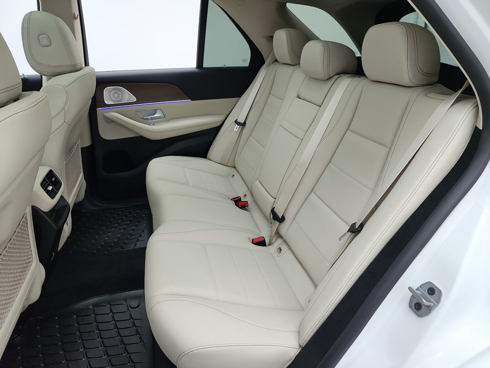 New 2026 Polar White Mercedes-Benz GLE 450 4MATIC® SUV image 11