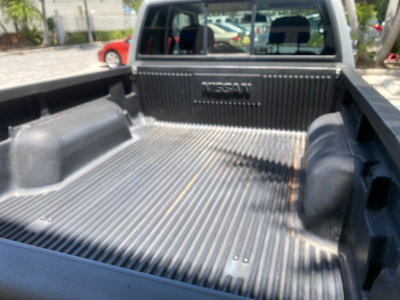 2002 Nissan Frontier 2WD XE XCAB 5 SPD AC 4 CYL in ,