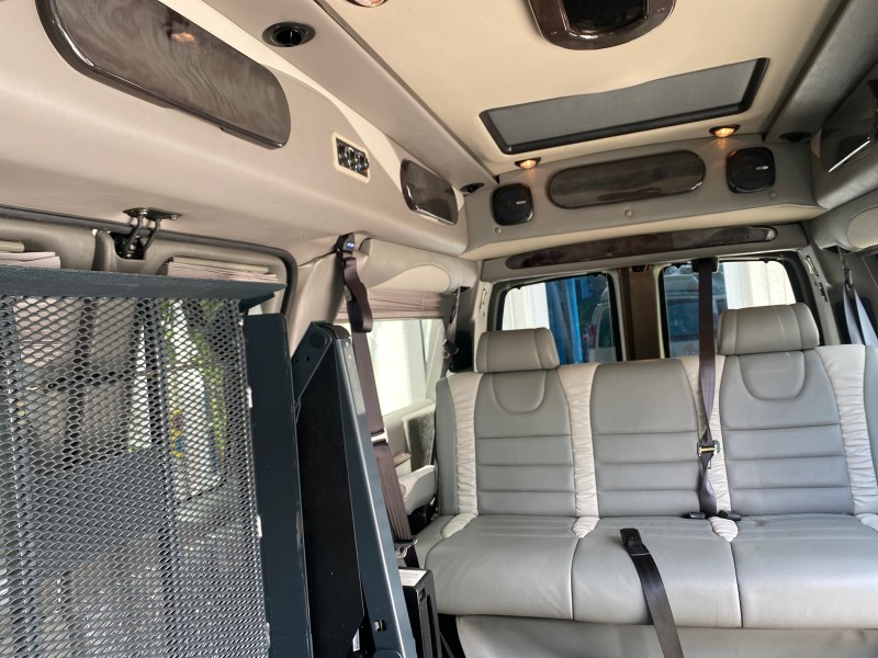 2013 GMC SAVANA HI TOP CONVERSION HANDICAP LIFT LOW MILES 24,857 in , 