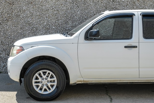 2016 Nissan Frontier SV 9