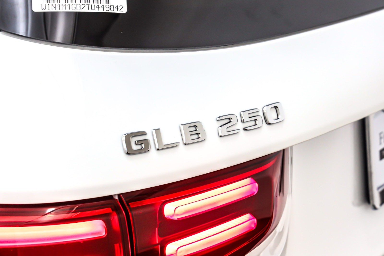 New 2026 Polar White Mercedes-Benz GLB 250 image 9